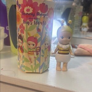 Bug's World Mini Figure - Yellow